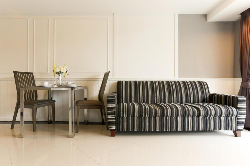 The Capital Resort @ Sukhumvit 50 Bangkok Exteriör bild A WAINWRIGHT sofa