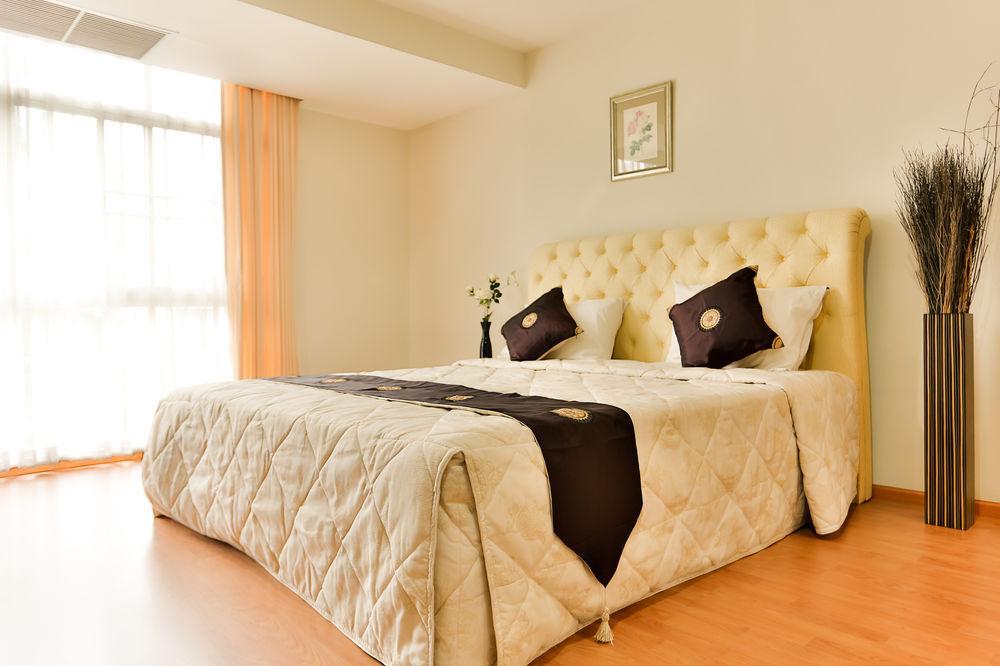 The Capital Resort @ Sukhumvit 50 Bangkok Exteriör bild A bedroom at the hotel