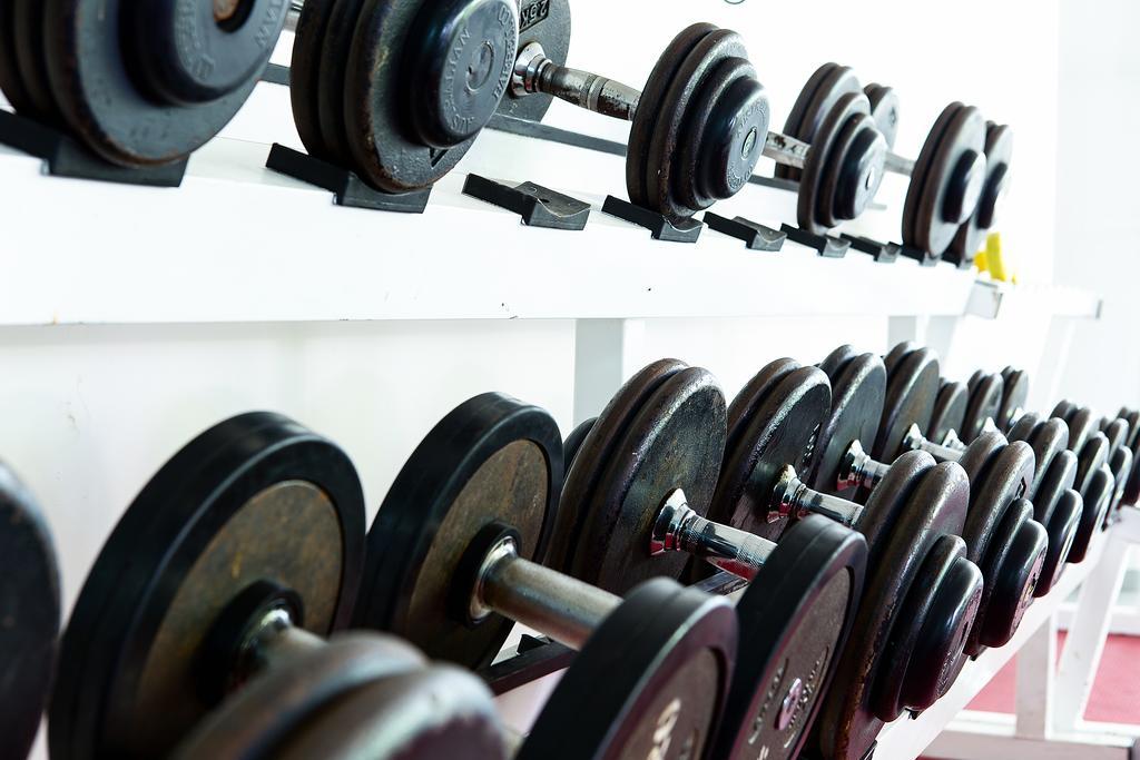 The Capital Resort @ Sukhumvit 50 Bangkok Exteriör bild Dumbbells