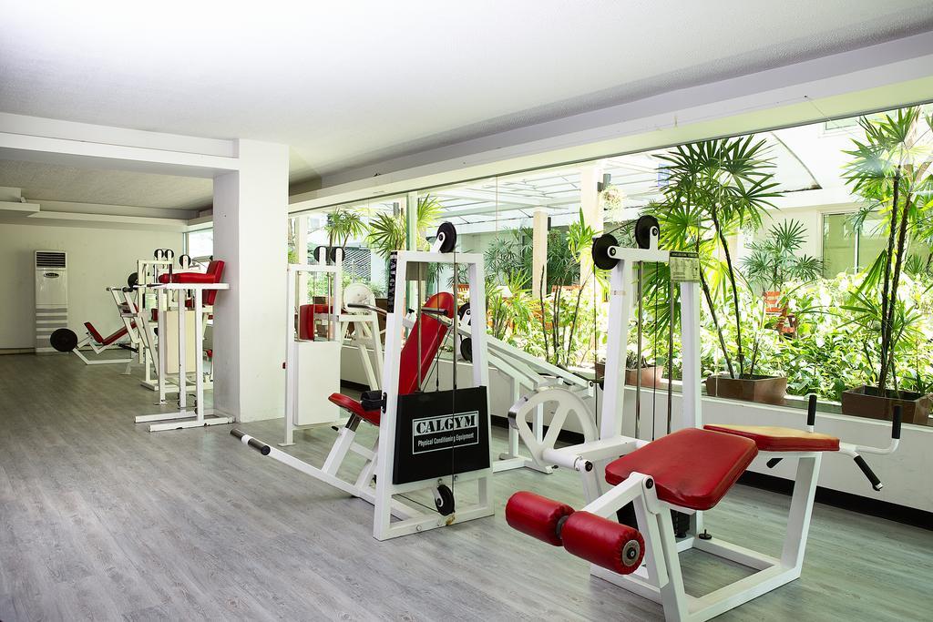 The Capital Resort @ Sukhumvit 50 Bangkok Exteriör bild A gym in a hotel