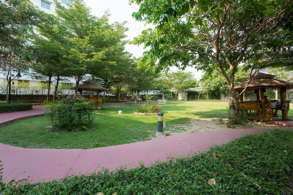 The Capital Resort @ Sukhumvit 50 Bangkok Exteriör bild The campus