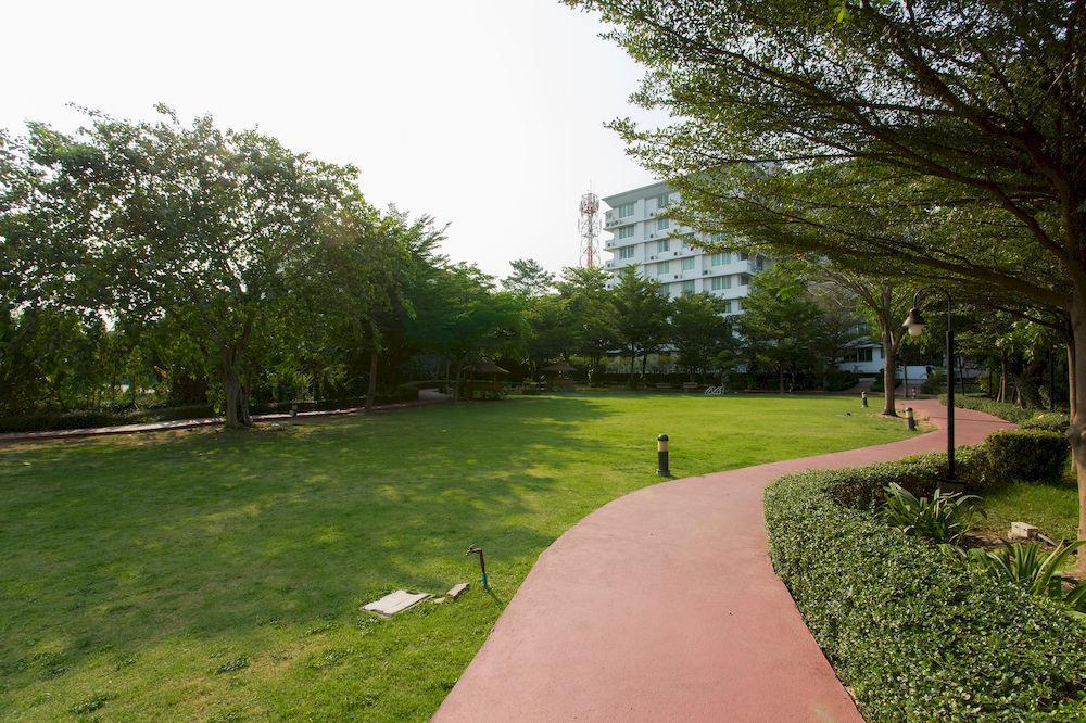 The Capital Resort @ Sukhumvit 50 Bangkok Exteriör bild The park