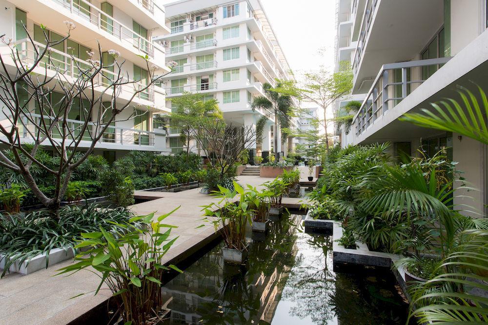 The Capital Resort @ Sukhumvit 50 Bangkok Exteriör bild The River