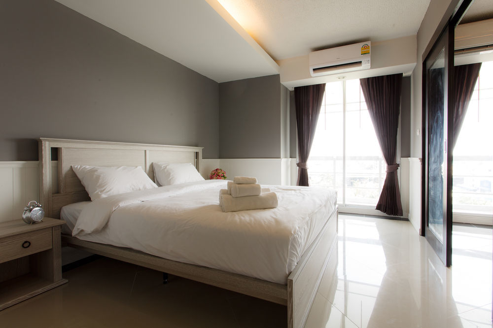 The Capital Resort @ Sukhumvit 50 Bangkok Exteriör bild A bedroom in a hotel