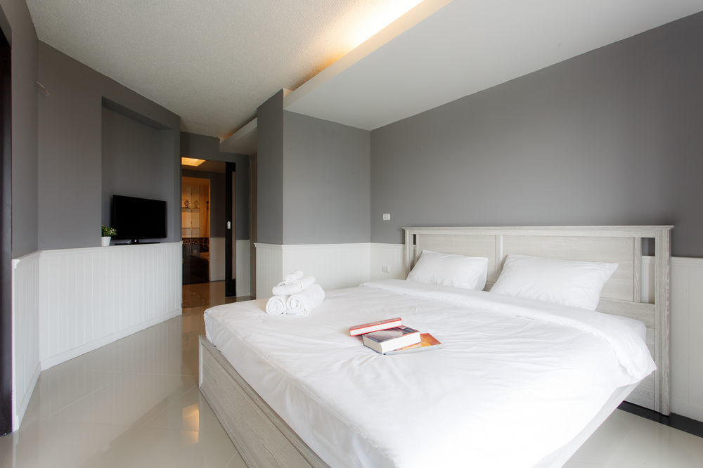 The Capital Resort @ Sukhumvit 50 Bangkok Exteriör bild A bedroom in a hotel