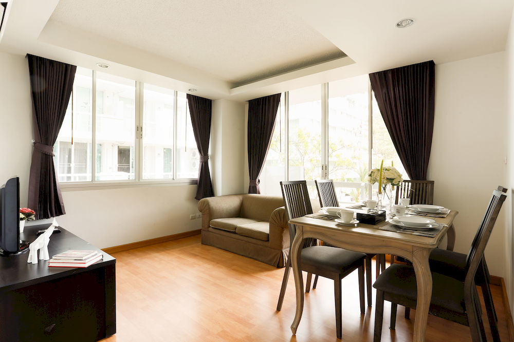 The Capital Resort @ Sukhumvit 50 Bangkok Exteriör bild A dining room